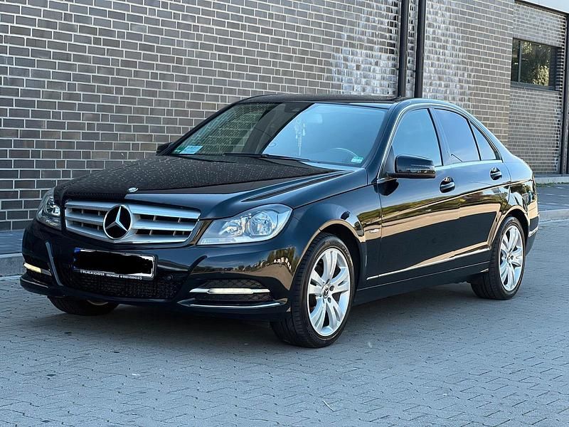 Schwarz Gebraucht 2011 Mercedes C180 Limousine | 10.299 € - Bild 1/4
