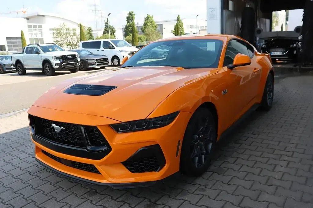 Neu Ford Mustang Fastback 446 PS (328 kW) 2026 Orangefury metallic Coupé