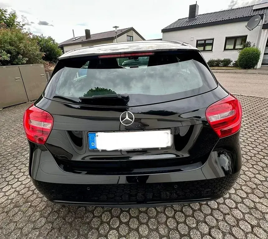 Gebraucht Mercedes A180 Style 122 PS (89 kW) 2014 Schwarz Kleinwagen