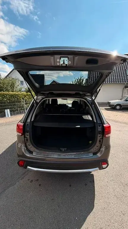 Gebraucht Mitsubishi Outlander Plus 150 PS (110 kW) 2017 Grau SUV