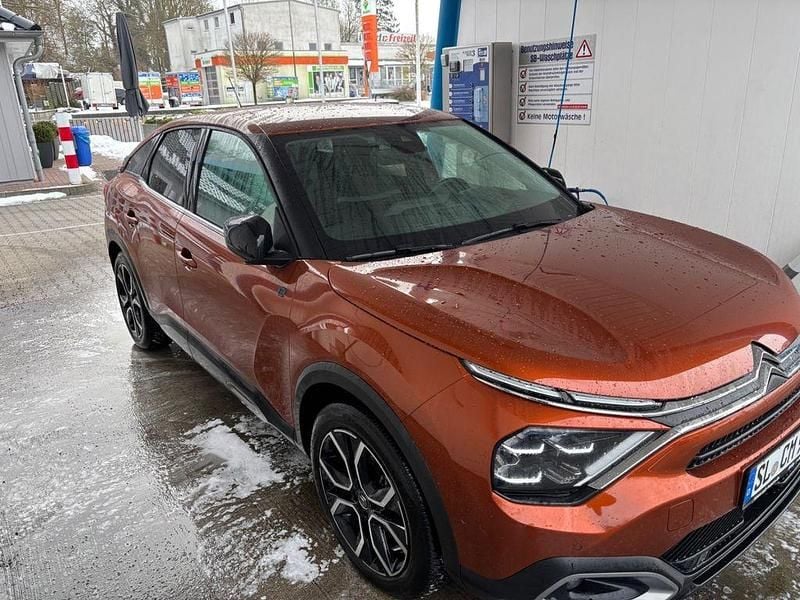 Gebraucht Citroën e-C4 Shine 100 kW (136 PS) 2022 Orange Limousine