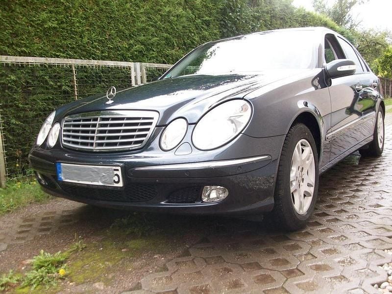 Gebraucht Mercedes E240 177 PS (130 kW) 2003 Blau Limousine