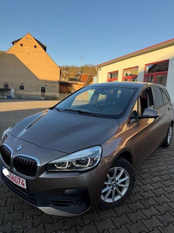 Gebraucht BMW 216 Advantage 109 PS (80 kW) 2019 Jucarobeige metallic Van / Kleinbus