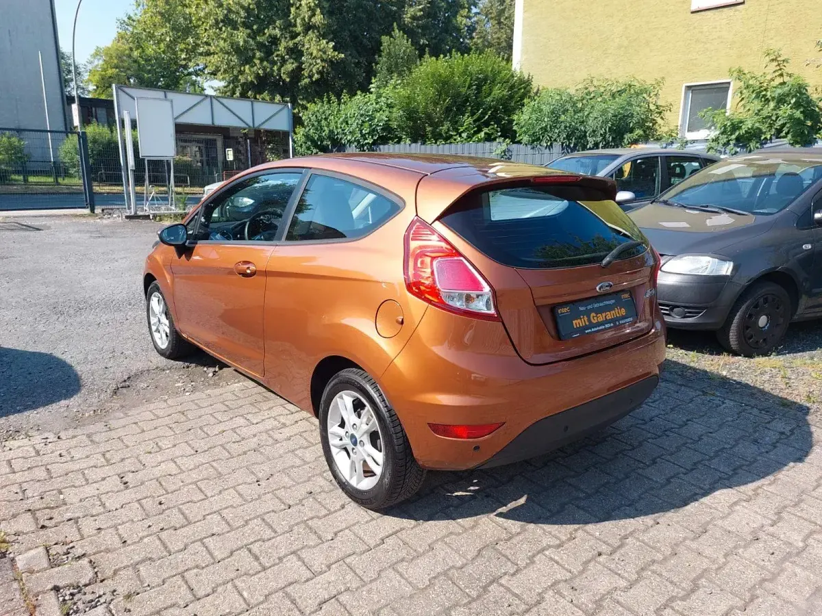 Gebraucht Ford Fiesta 105 PS (77 kW) 2013 Braun Kleinwagen