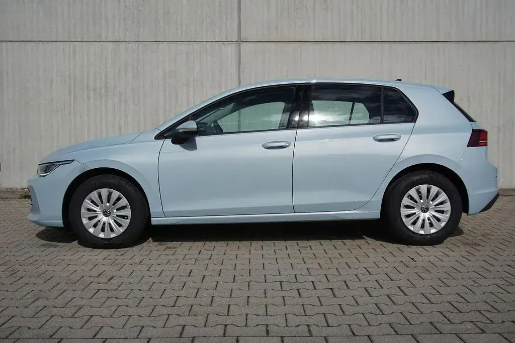Neu VW Golf VIII 116 PS (85 kW) 2026 Crystal ice blue metallic Limousine