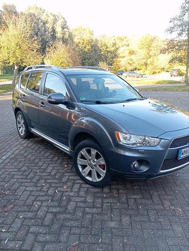 Grau Gebraucht 2010 Mitsubishi Outlander SUV | 6.000 € - Bild 1/4