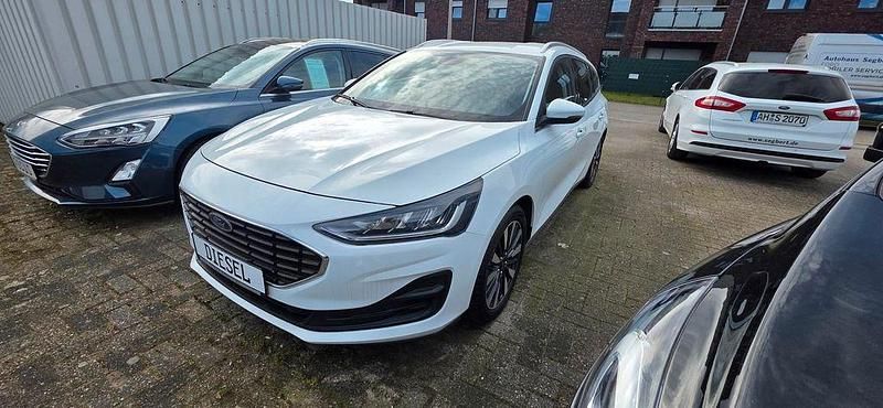 Używany Ford Focus Titanium X 120 KM (88 kW) 2022 Biały Sedan/Limuzyna