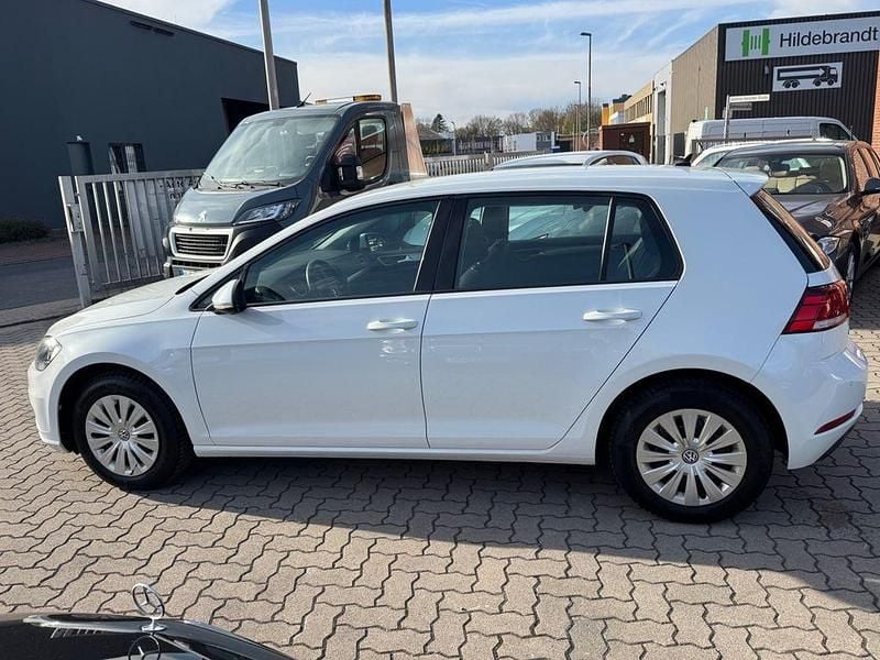 Gebraucht VW Golf VII 86 PS (63 kW) 2018 Weiß Limousine