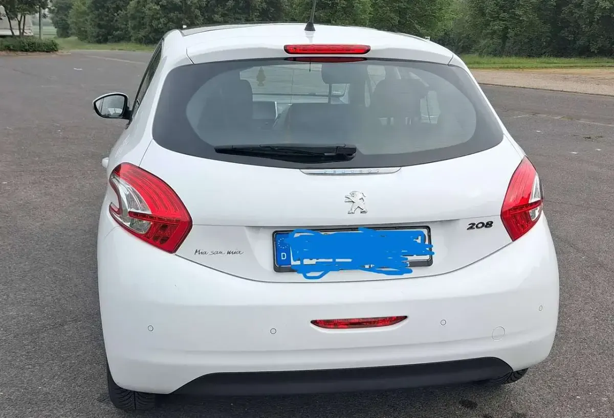 Gebraucht Peugeot 208 Active 95 PS (69 kW) 2012 Weiß Kleinwagen