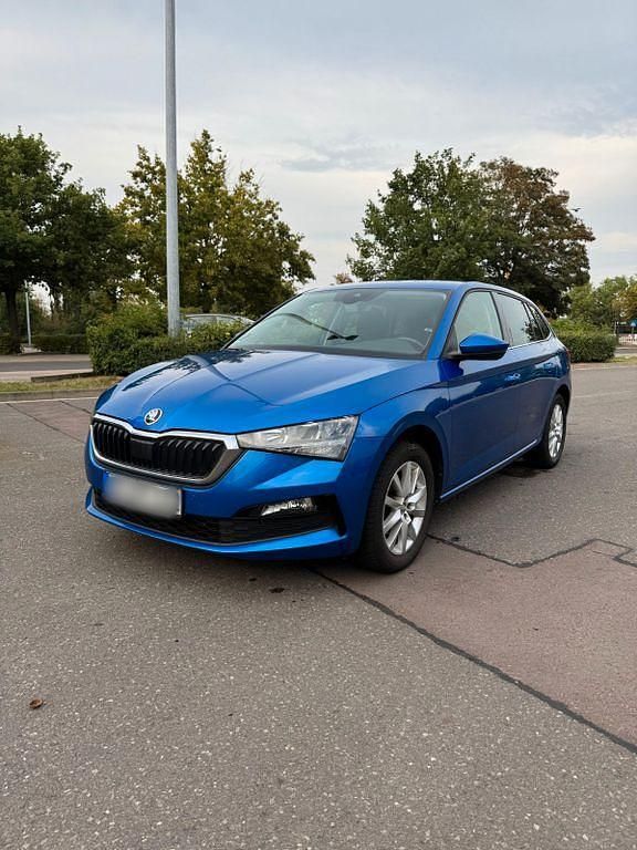 Blau Gebraucht 2022 Skoda Scala Clever Kleinwagen | 16.999 € (Fairer Preis) - Bild 1/4