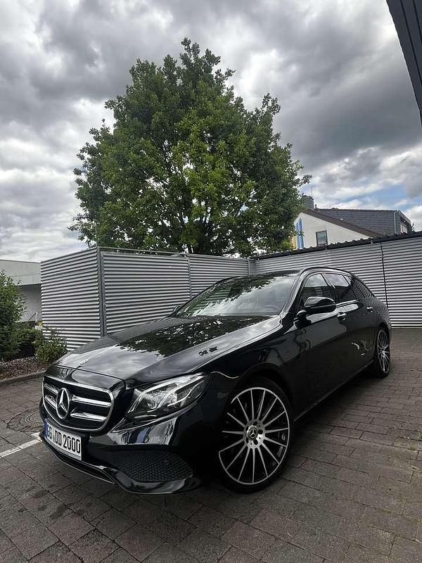 Schwarz Gebraucht 2017 Mercedes E220 Kombi | 24.000 € (Etwas zu teuer) - Bild 1/4