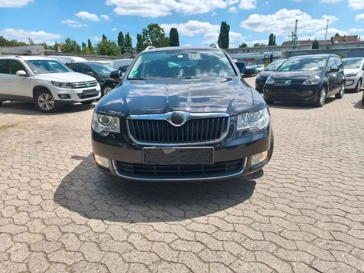 Gebraucht Skoda Superb Ambition 170 PS (125 kW) 2013 Schwarz Kombi