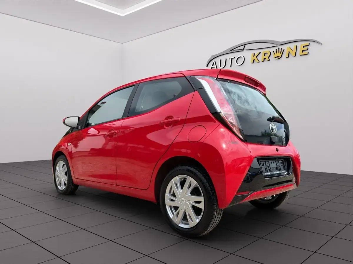 Gebraucht Toyota Aygo X-wave 69 PS (50 kW) 2015 Rot Kleinwagen