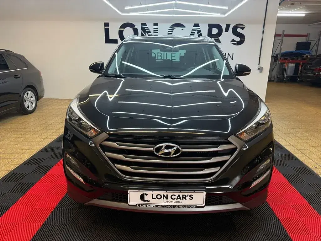 Gebraucht Hyundai Tucson Intro Edition 136 PS (100 kW) 2017 Phantom black SUV