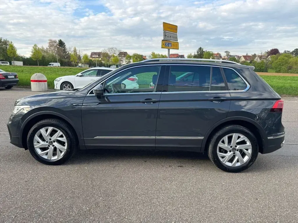 Gebraucht VW Tiguan Edition 150 PS (110 kW) 2020 Grau SUV