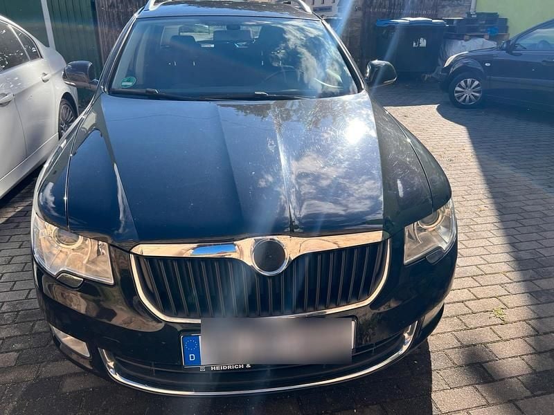 Schwarz Gebraucht 2011 Skoda Superb Kombi | 4.700 € (Guter Preis) - Bild 1/4