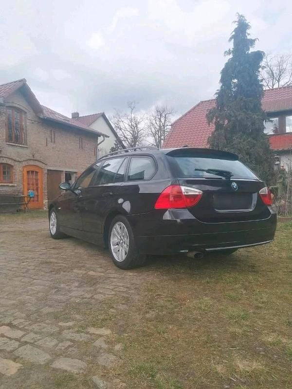 Gebraucht BMW 320 163 PS (119 kW) 2007 Schwarz Kombi