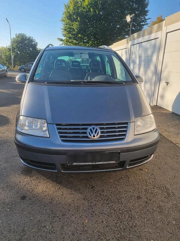 Grau Gebraucht 2008 VW Sharan Van / Kleinbus | 2.100 € (Guter Preis) - Bild 1/4