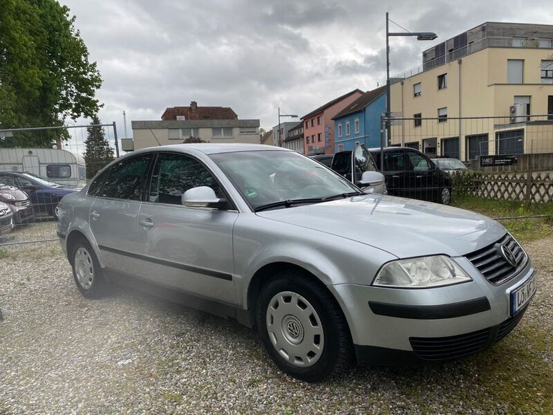 Silber Gebraucht 2004 VW Passat Comfortline Limousine | 2.600 € (Fairer Preis) - Bild 1/4