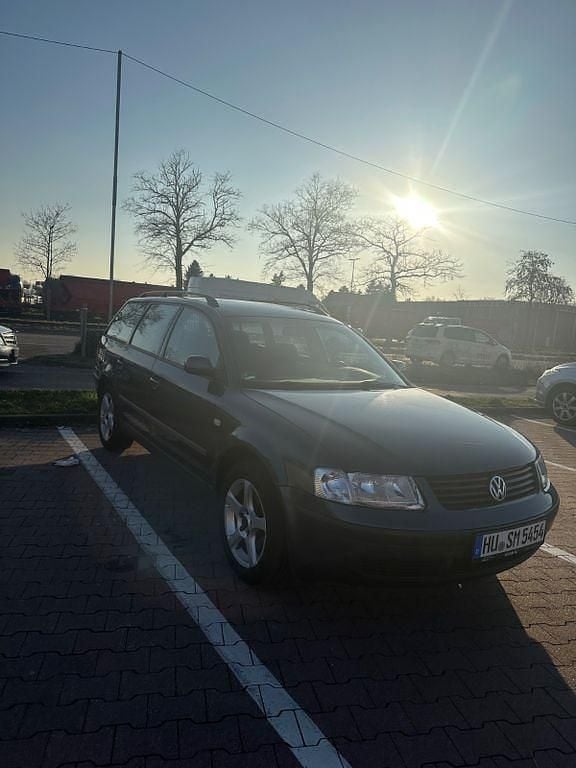 Gebraucht VW Passat Comfortline 101 PS (74 kW) 1998 Grün Limousine