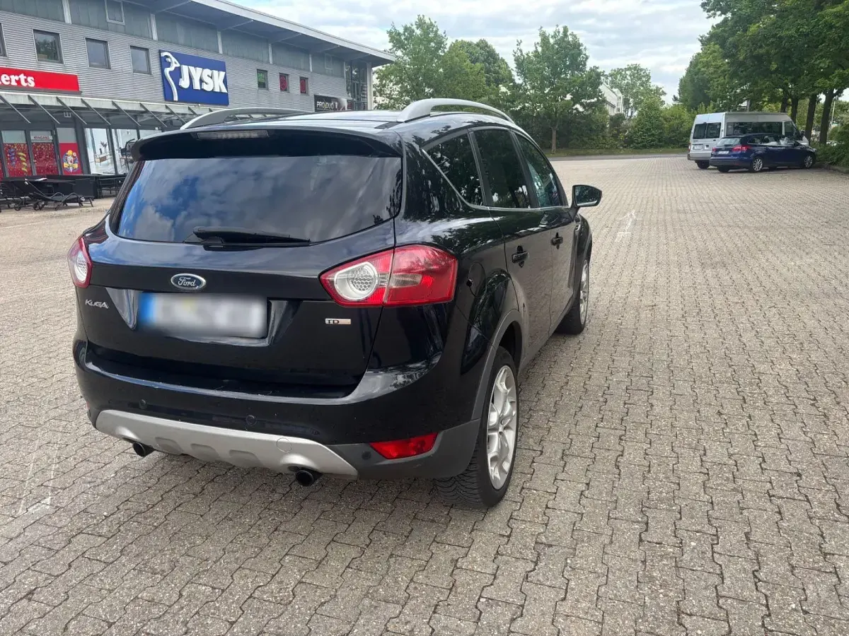 Gebraucht Ford Kuga Titanium 136 PS (100 kW) 2010 Schwarz SUV