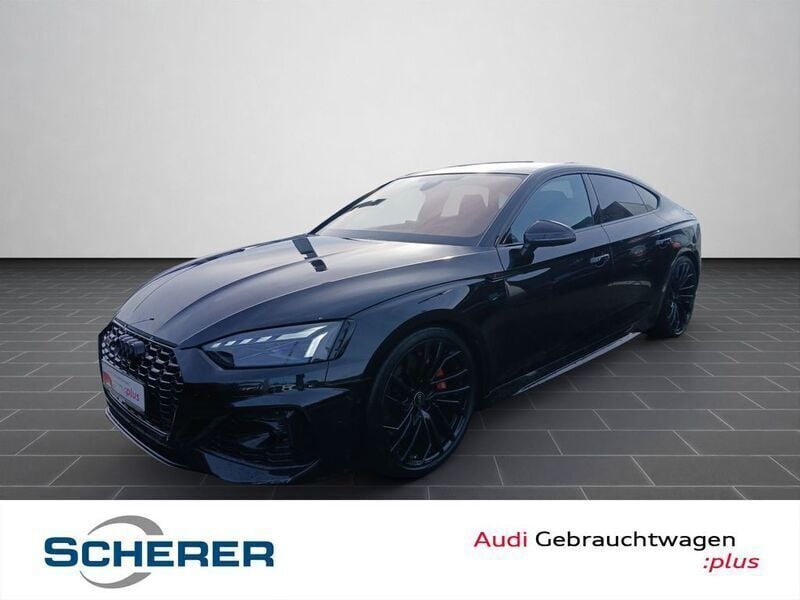 Mythosschwarz metallic (metallic) Gebraucht 2023 Audi RS5 Sportback Advanced Limousine | 73.900 € (Fairer Preis) - Bild 1/4