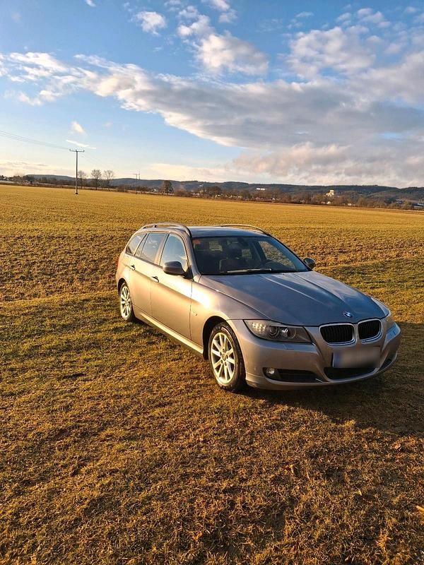 Gebraucht BMW 318 143 PS (105 kW) 2009 Grau Kombi
