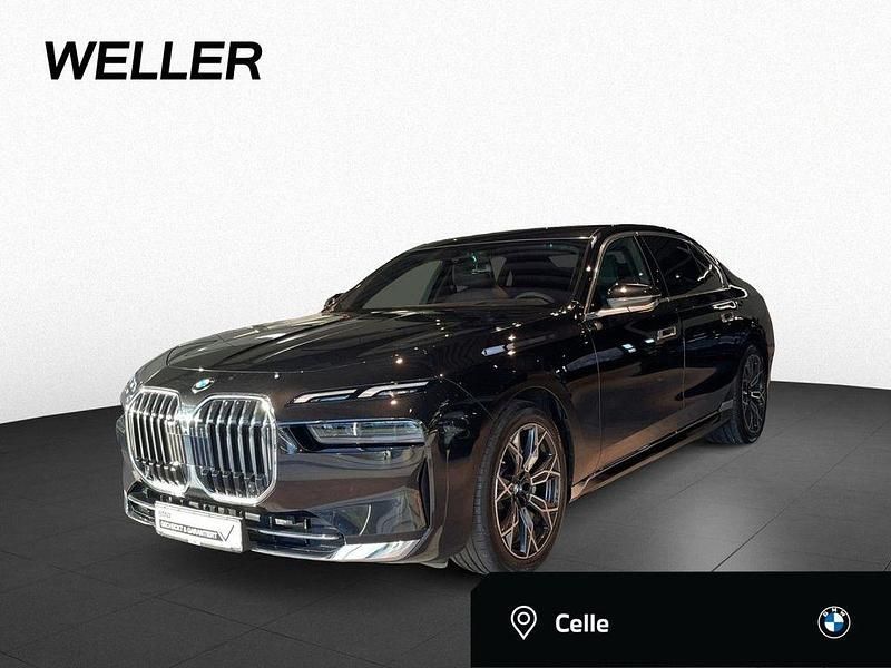 Saphirschwarz (schwarz) Gebraucht 2024 BMW 740 Comfort Edition Limousine | 88.430 € (Guter Preis) - Bild 1/4