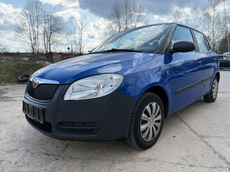 Blau Gebraucht 2009 Skoda Fabia Classic Limousine | 2.499 € (Guter Preis) - Bild 1/4