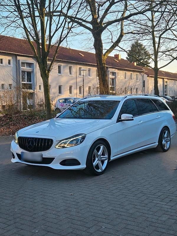 Gebraucht Mercedes E220 AMG 170 PS (125 kW) 2015 Silber Kombi
