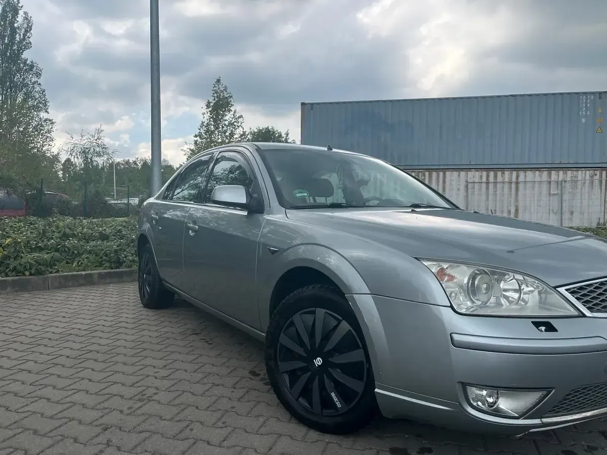 Gebraucht Ford Mondeo Ghia 140 PS (102 kW) 2005 Silber Limousine