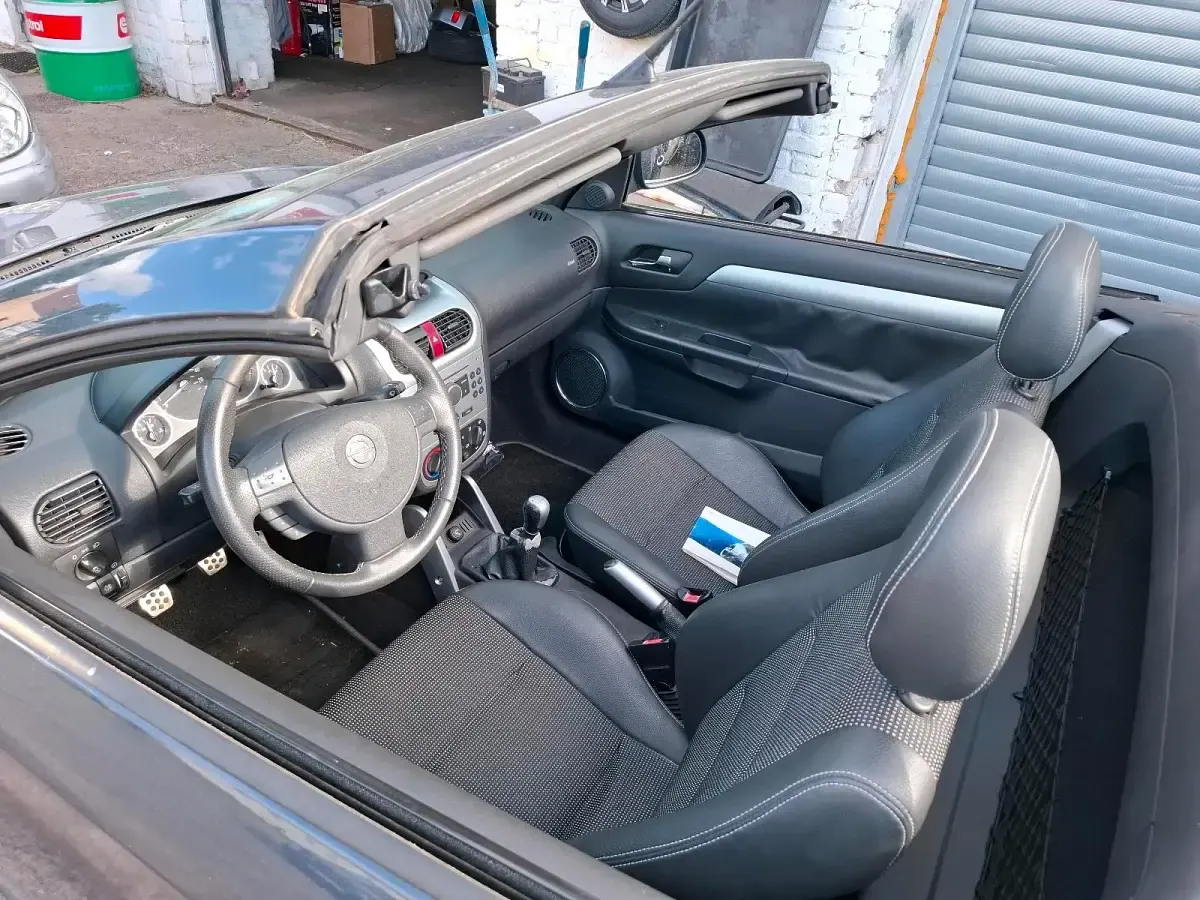 Gebraucht Opel Tigra 90 PS (66 kW) 2007 Silber Cabrio