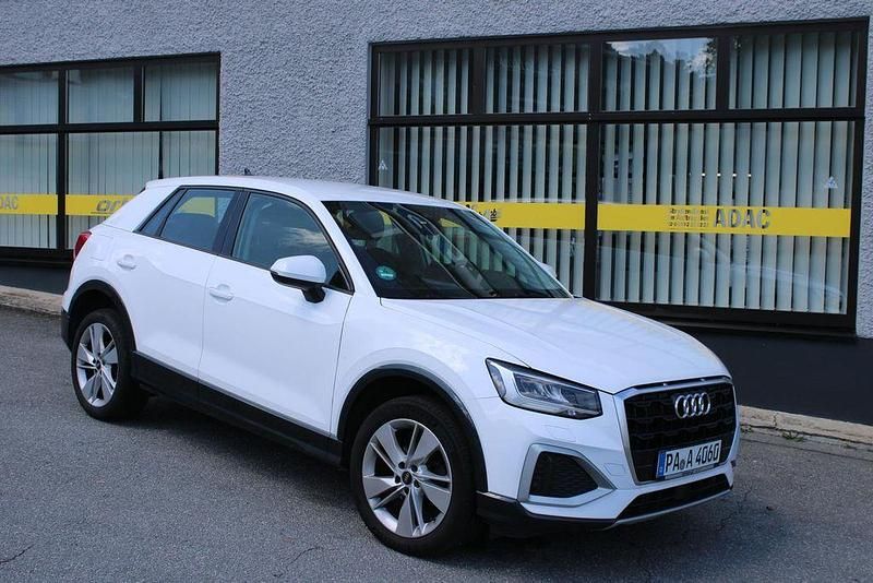 Weiß Gebraucht 2022 Audi Q2 Ambiente SUV | 14.990 € - Bild 1/4