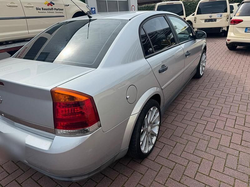 Begagnad Opel Vectra 147 HK (108 kW) 2002 Silver Sedan