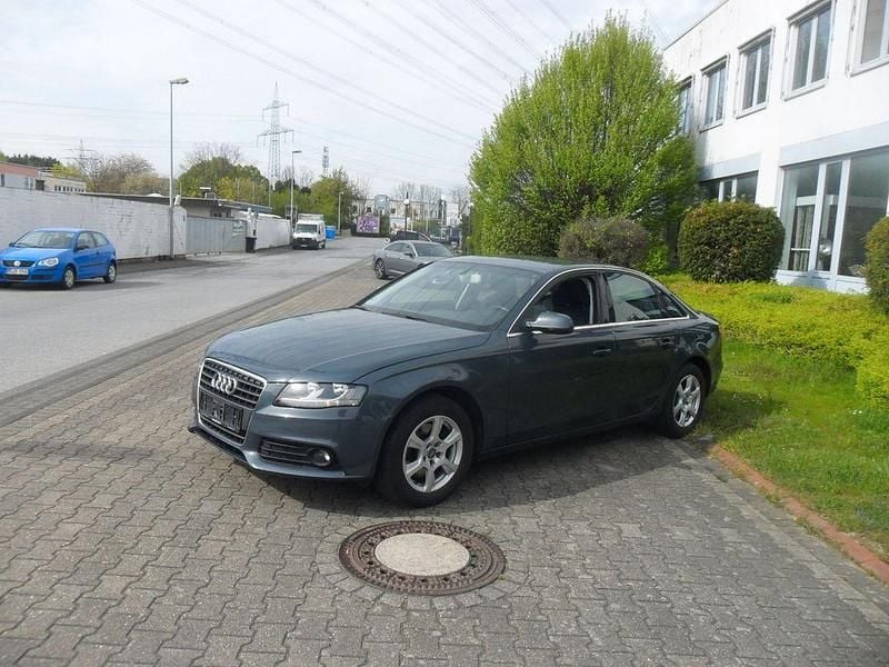 Gebraucht Audi A4 Attraction 143 PS (105 kW) 2010 Grau Limousine