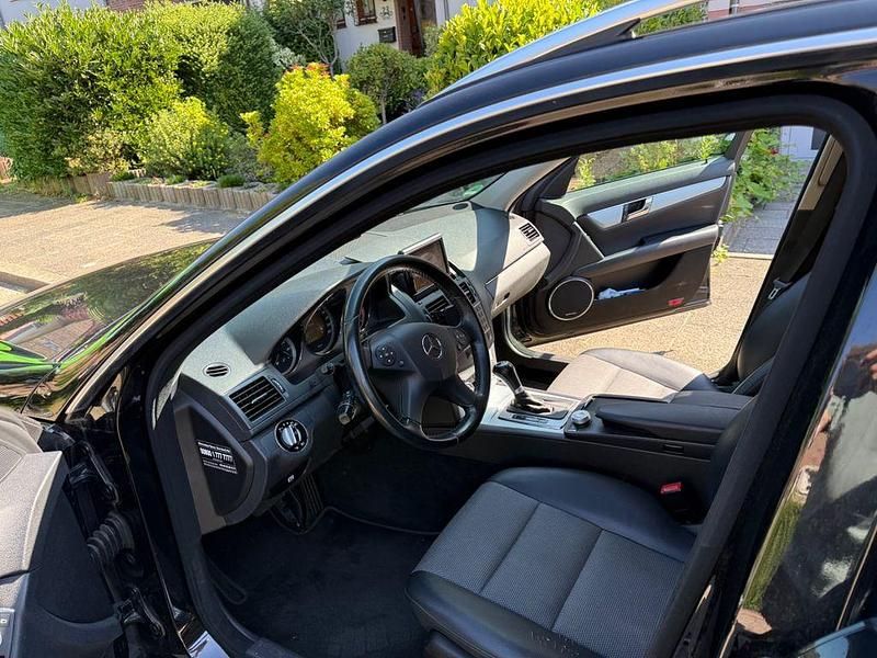 Schwarz Gebraucht 2010 Mercedes C250 Limousine | 6.700 € (Fairer Preis) - Bild 1/4