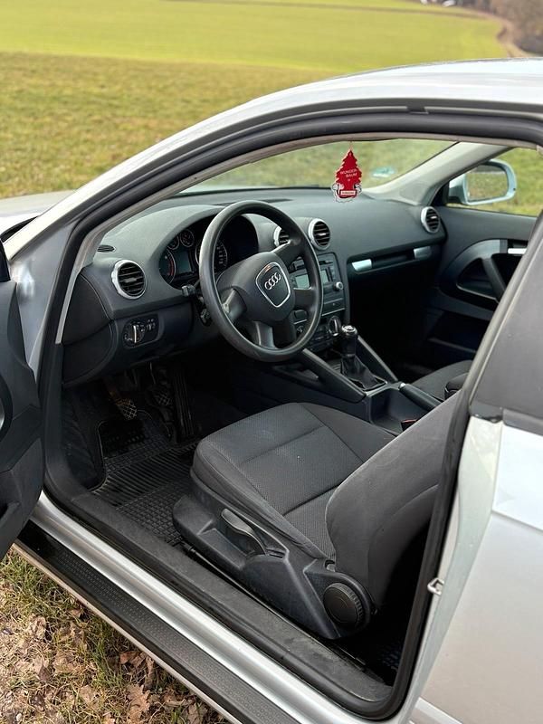 Second-hand Audi A3 102 CP (75 kW) 2009 Argintiu Hatchback