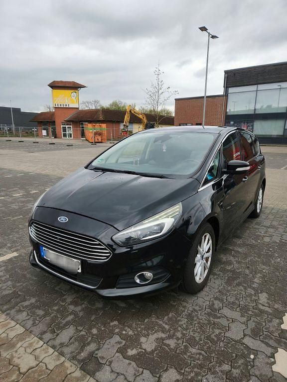 Używany Ford S-MAX Titanium 179 KM (131 kW) 2016 Czarny Minivan