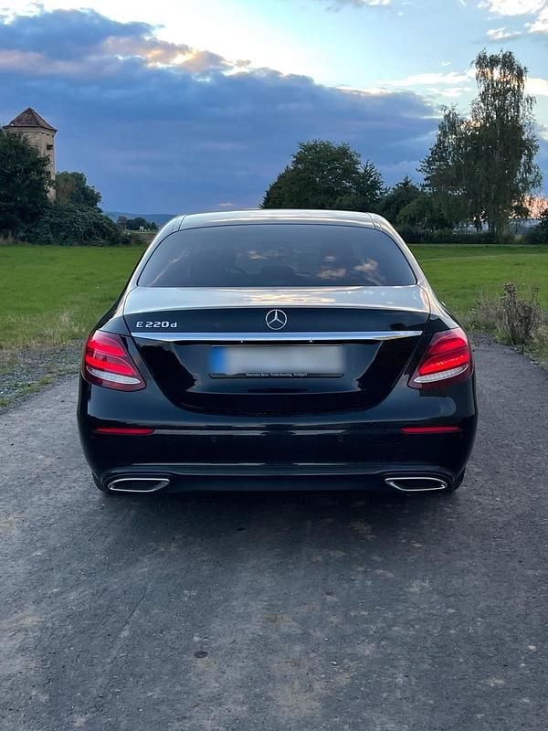 Gebraucht Mercedes E220 194 PS (142 kW) 2019 Schwarz Limousine