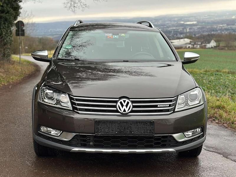 Braun Gebraucht 2014 VW Passat Alltrack Kombi | 10.999 € (Guter Preis) - Bild 1/4