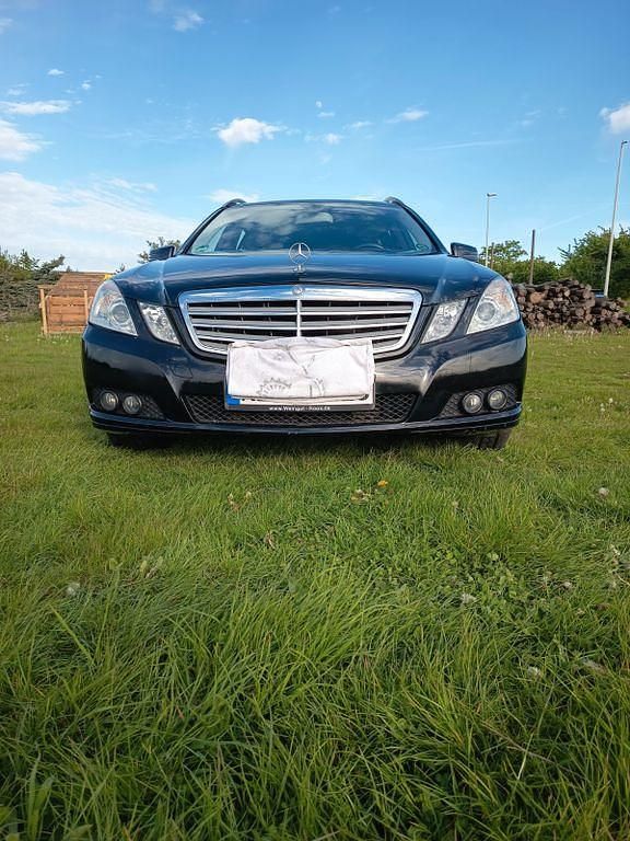 Gebraucht Mercedes E250 204 PS (150 kW) 2010 Schwarz Limousine
