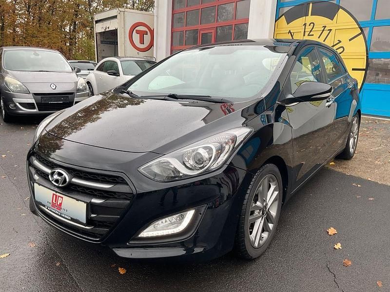 Phantom black Gebraucht 2015 Hyundai i30 YES! Limousine | 10.900 € (Fairer Preis) - Bild 1/4