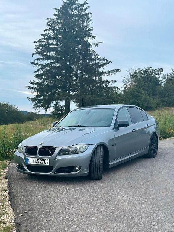 Gebraucht BMW 320 170 PS (125 kW) 2009 Grau Limousine