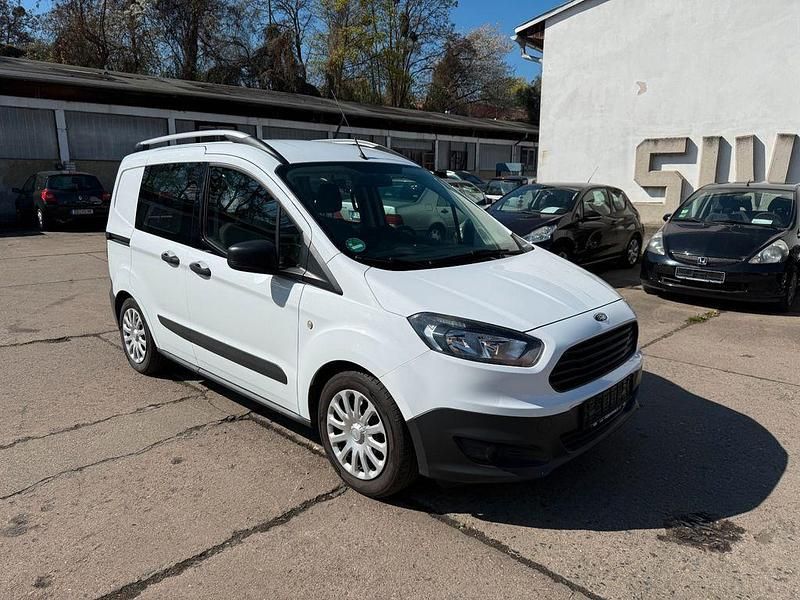 Gebraucht Ford Tourneo Courier 101 PS (74 kW) 2015 Weiß Van / Kleinbus
