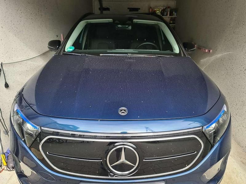 Blau Gebraucht 2022 Mercedes EQA250 SUV | 31.000 € (Guter Preis) - Bild 1/4