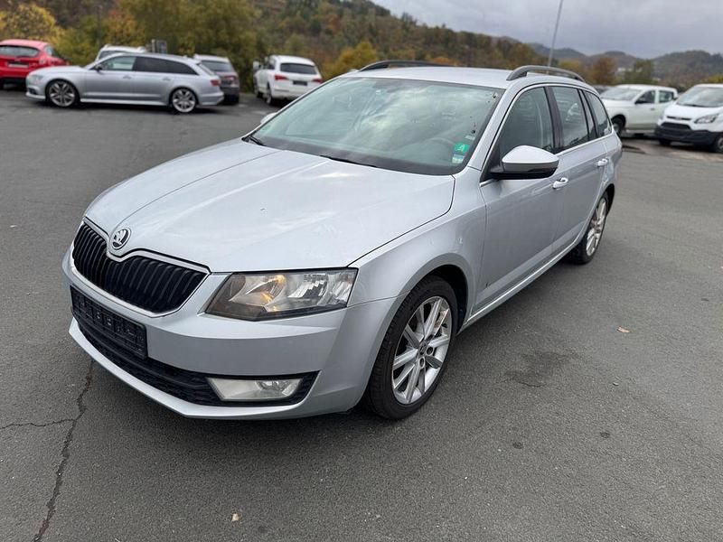 Silber Gebraucht 2016 Skoda Octavia Ambition Kombi | 5.499 € - Bild 1/4