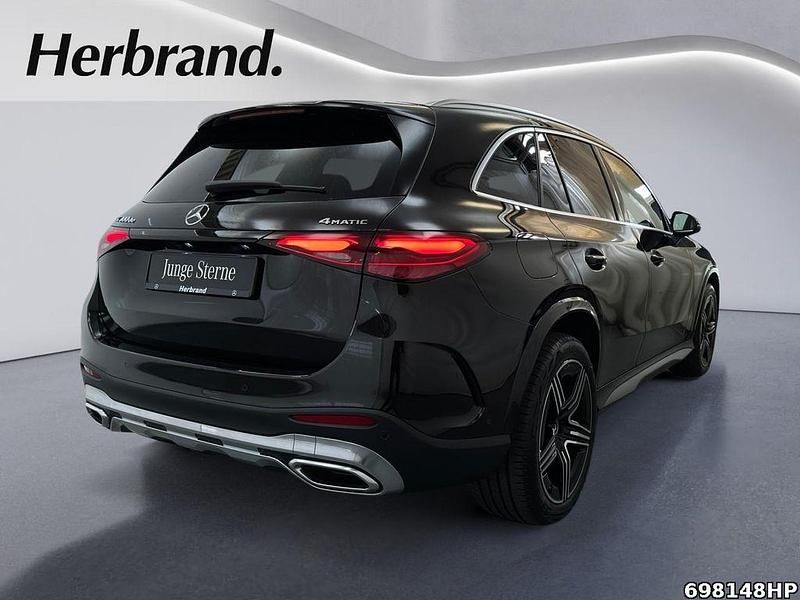 Gebraucht Mercedes GLC300e AMG 333 PS (244 kW) 2024 Metalliclack obsidianschwarz SUV