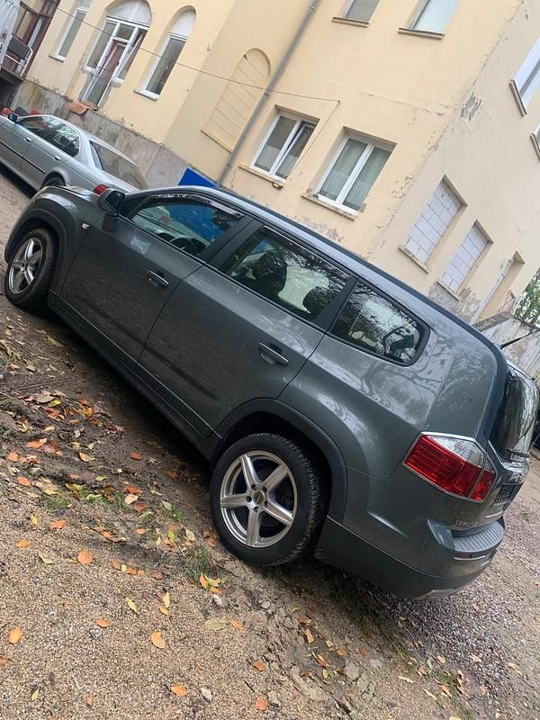 Grau Gebraucht 2012 Chevrolet Orlando SUV | 5.000 € (Fairer Preis) - Bild 1/4