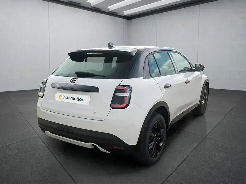 Neu Fiat 600 101 PS (74 kW) 2026 Weiß SUV