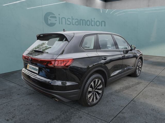 Gebraucht VW Touareg 231 PS (169 kW) 2024 Schwarz SUV